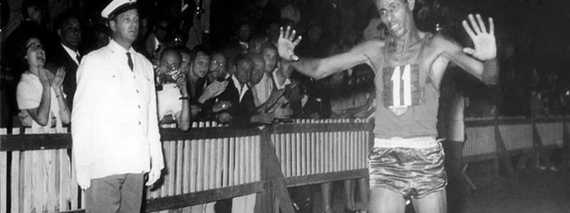 Le jour ou Bikila a remporté le marathon olympique en courant pieds nus