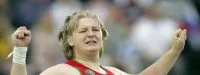 Lancer du poids : Ostapchuk grimpe une marche