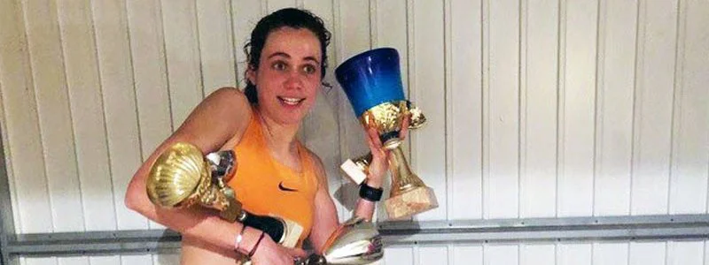 Elle court un marathon ... dans son garage