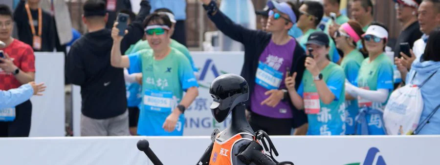 La 1ère épreuve homme-robot a eu lieu à Pékin