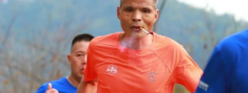 Un Chinois court un marathon en fumant des cigarettes