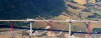 Millau : 10500 coureurs à l'assaut du pont le plus haut du monde