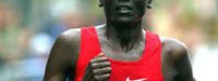 Arrivée du Kenyan Paul Tergat à Luanda