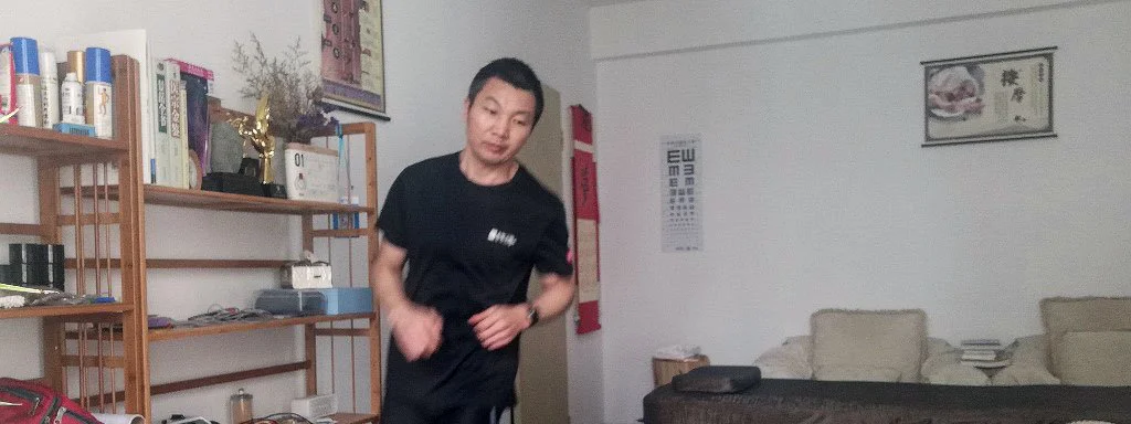Il court un marathon ... dans son salon