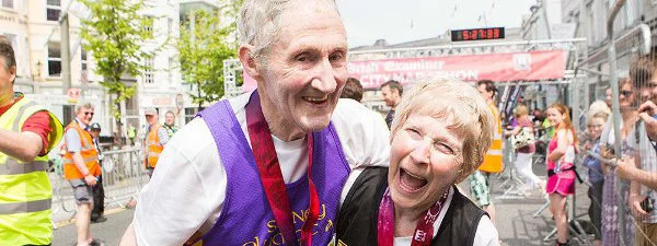 A 80 ans, ils courent un marathon pour fêter leurs 57 ans de mariage