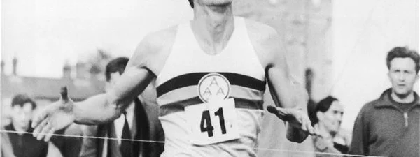 Décès de Roger Bannister, 1er à avoir couru le mile en moins de 4'